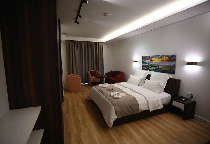 اتاق سوپریور, Mateus