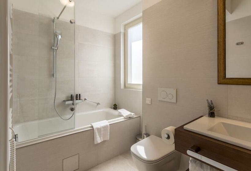 Superior-huone, Residence Stine