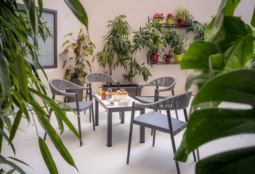 スイート, Urban Nest   Suites & Apartments