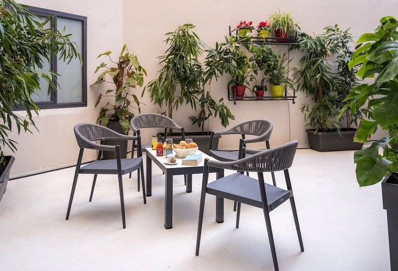 スイート, Urban Nest   Suites & Apartments