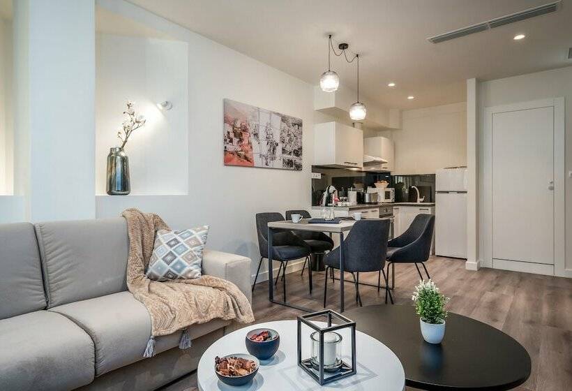 スイート, Urban Nest   Suites & Apartments