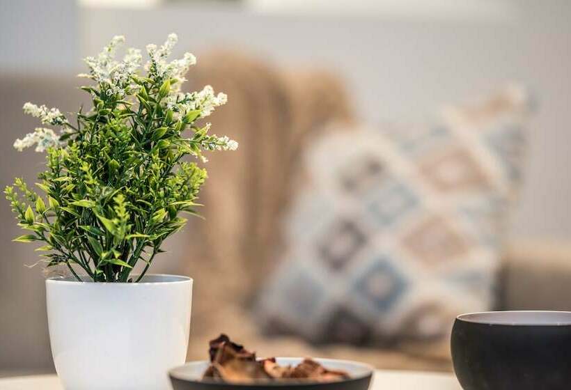 スイート, Urban Nest   Suites & Apartments