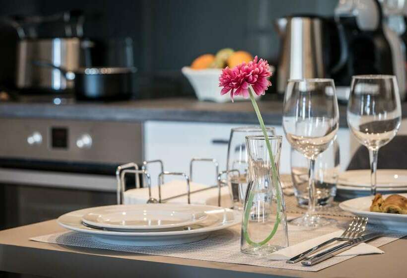 エクゼクティブスイート, Urban Nest   Suites & Apartments