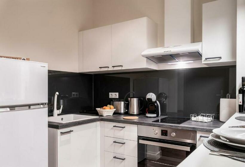 スーペリアールーム, Urban Nest   Suites & Apartments