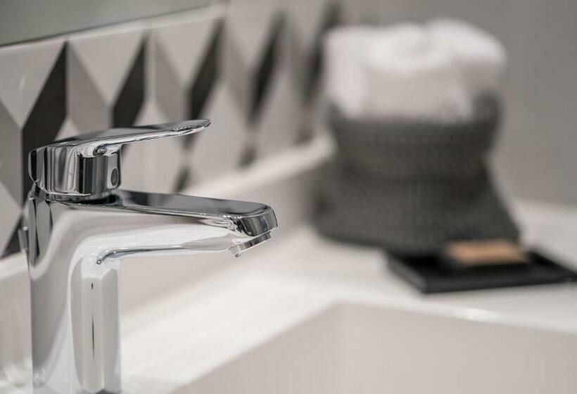 スイート, Urban Nest   Suites & Apartments