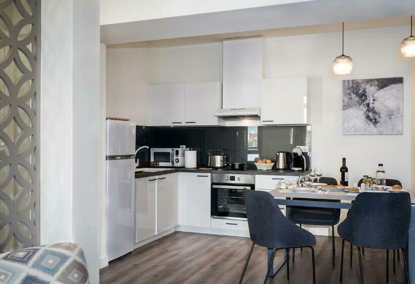 バルコニー付スイート, Urban Nest   Suites & Apartments