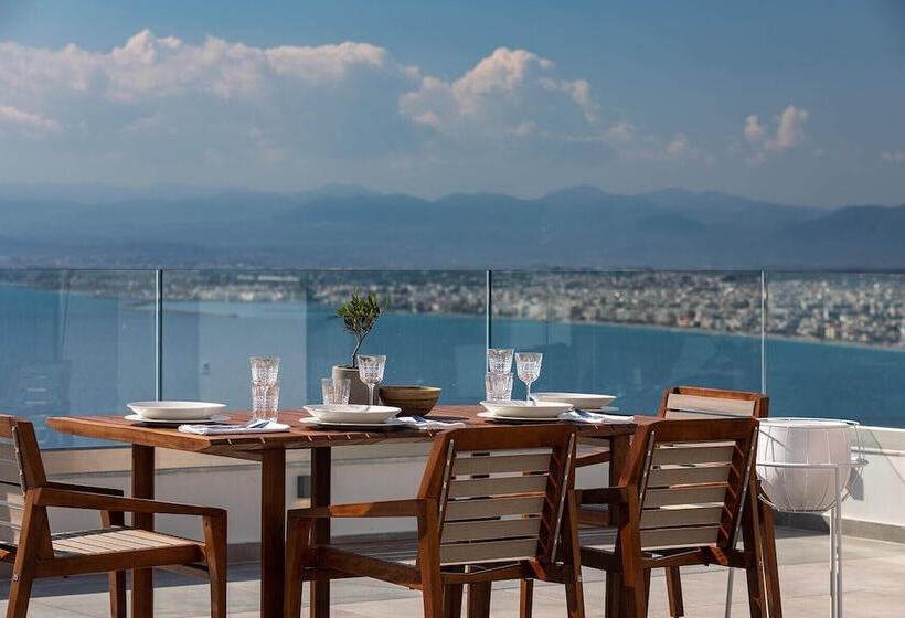 Номер Стандарт Вид на Море, Messinian Icon