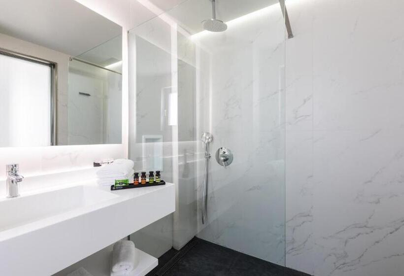 Номер Стандарт Вид на Море, Messinian Icon