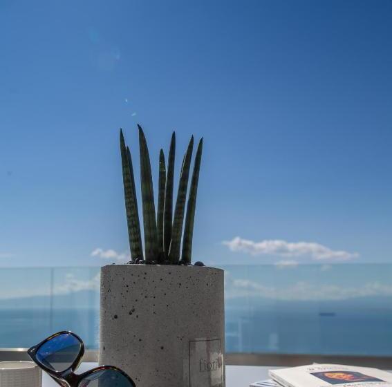 Номер Superior Вид на Море, Messinian Icon