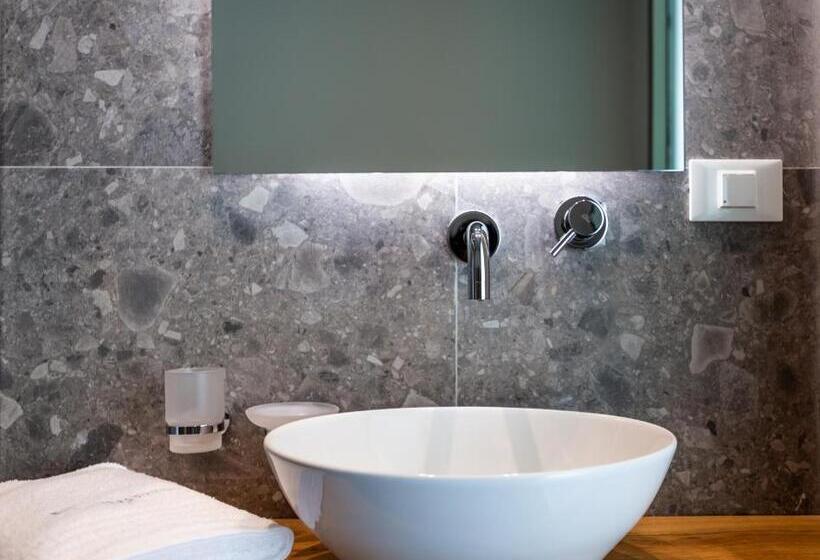 Президентский Люкс, Messinian Icon