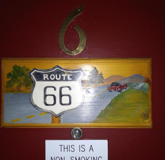 جناح ديلوكس, Flamingo Motel