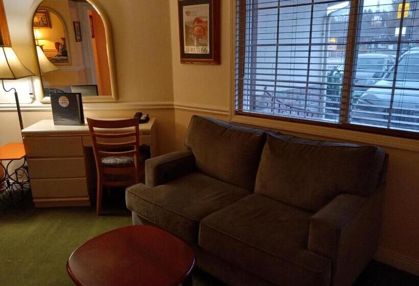 جناح ديلوكس, Flamingo Motel