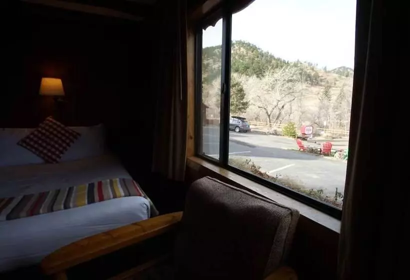 اتاق استاندارد, Foot Of The Mountain Motel