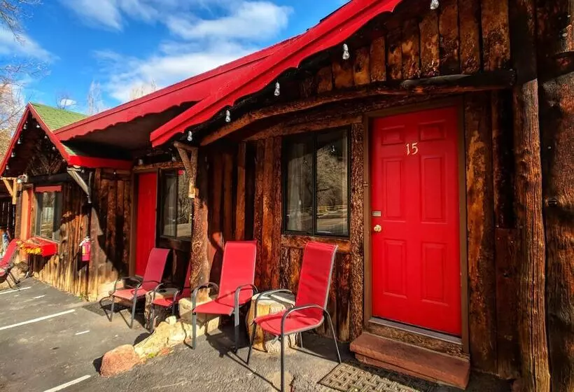 اتاق استاندارد, Foot Of The Mountain Motel
