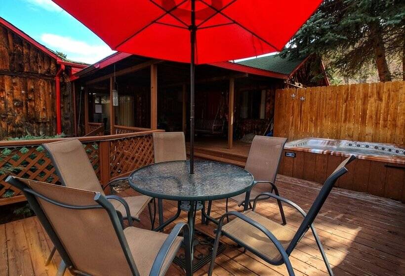 جناح, Foot Of The Mountain Motel