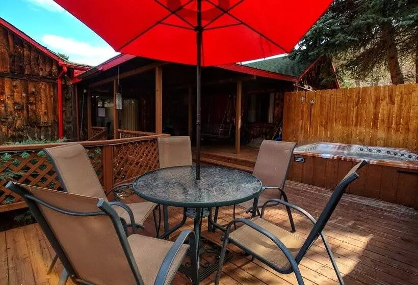 سوییت, Foot Of The Mountain Motel