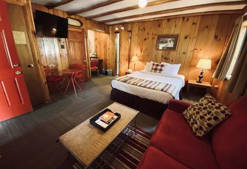 سوییت, Foot Of The Mountain Motel