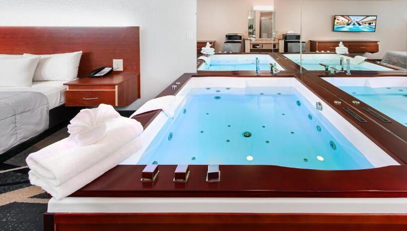 Люкс Повышенной Комфортности, Grand Marquis Waterpark Hotel & Suites