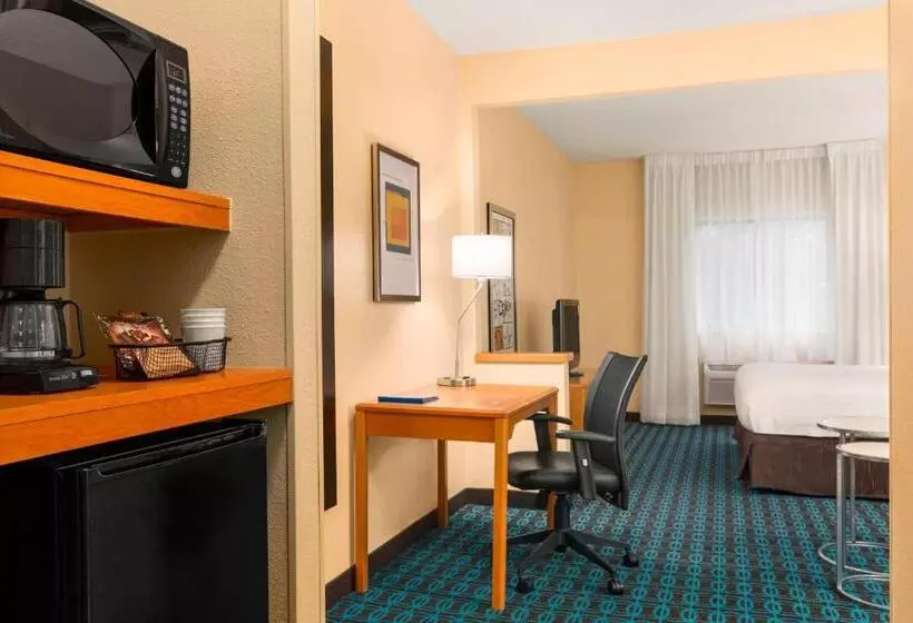 ダブルベッドのスタンダードスタジオ, Fairfield Inn Racine