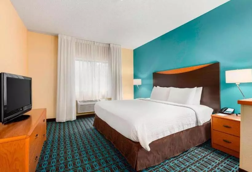 ダブルベッドのスタンダードスタジオ, Fairfield Inn Racine