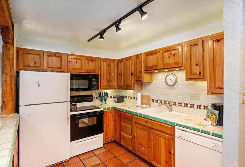 Апартаменты 2 Спальни, Fort Marcy Suites By All Seasons Resort Lodging