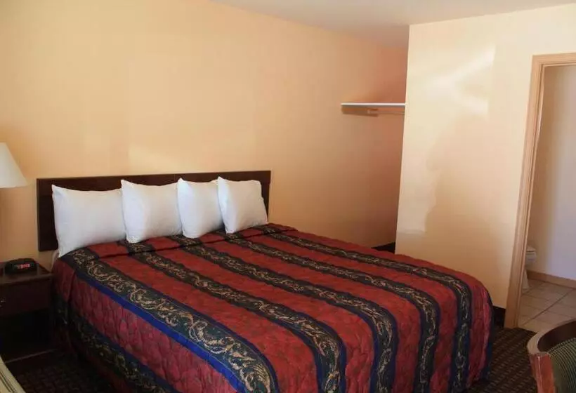 اتاق استاندارد با تخت بزرگ, Gold Trail Motor Lodge
