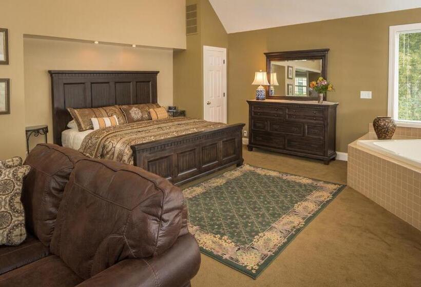 キングサイズベッドのデラックススイート, Goldmoor Inn & Resort