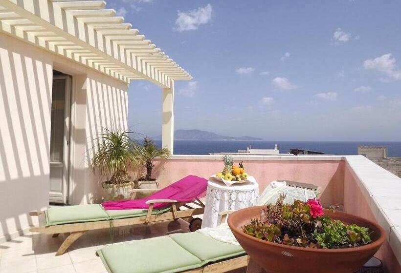 اتاق استاندارد با تراس و چشم‌انداز دریا, Albergo Ristorante Egadi