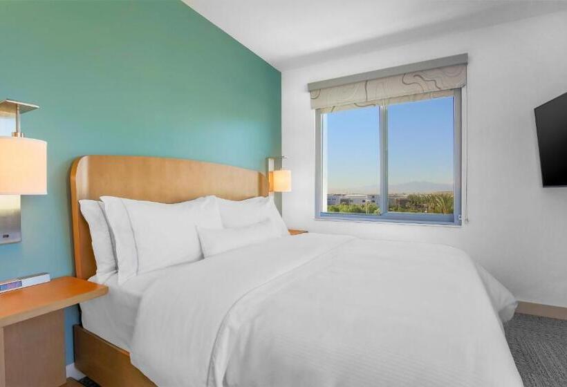 חדר סטנדרט עם מיטת קינג, Element Ontario Rancho Cucamonga