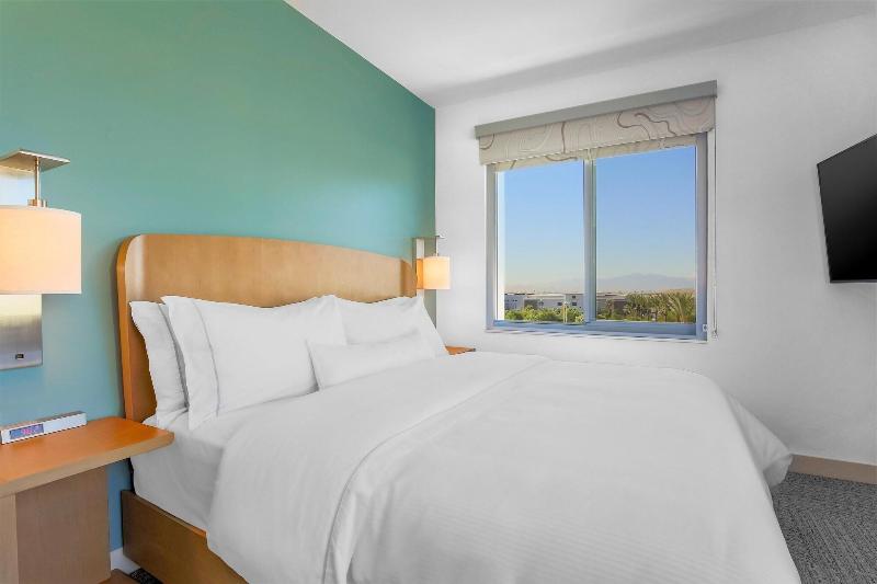 חדר סטנדרט עם מיטת קינג, Element Ontario Rancho Cucamonga