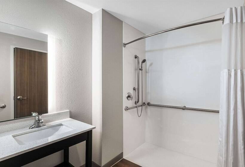 חדר סטנדרט שתי מיטות זוגיות, La Quinta Inn & Suites By Wyndham Kansas City Beacon Hill