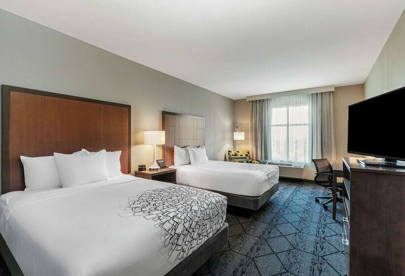 חדר סטנדרט שתי מיטות זוגיות, La Quinta Inn & Suites By Wyndham Kansas City Beacon Hill