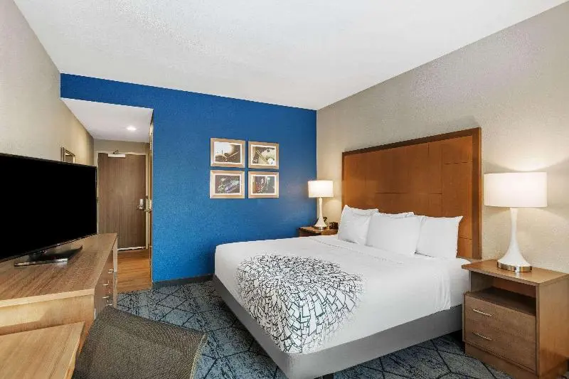 Standard-huone King-vuode, La Quinta Inn & Suites By Wyndham Kansas City Beacon Hill