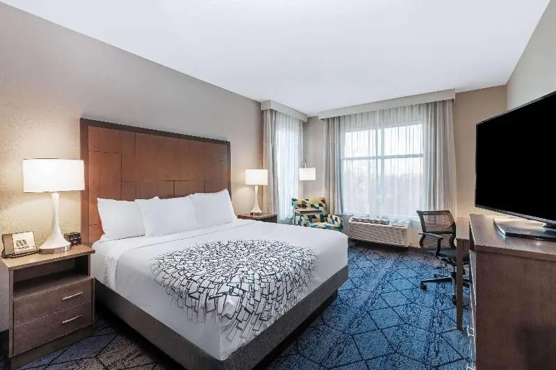 Standard-huone King-vuode, La Quinta Inn & Suites By Wyndham Kansas City Beacon Hill