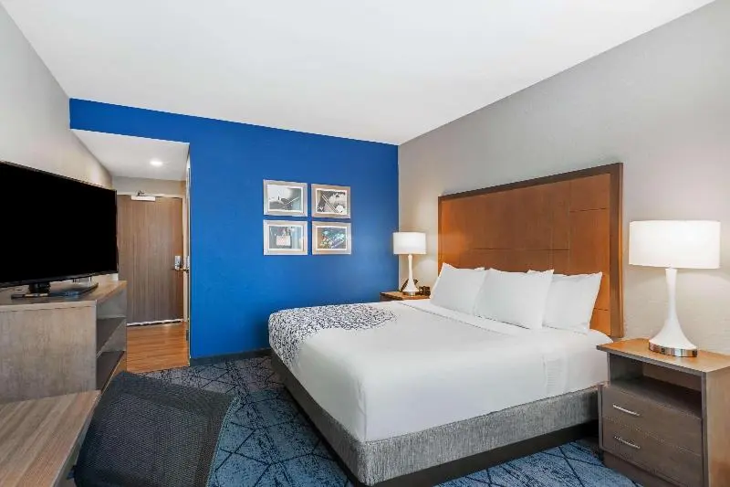 Deluxe-huone King-vuode, La Quinta Inn & Suites By Wyndham Kansas City Beacon Hill