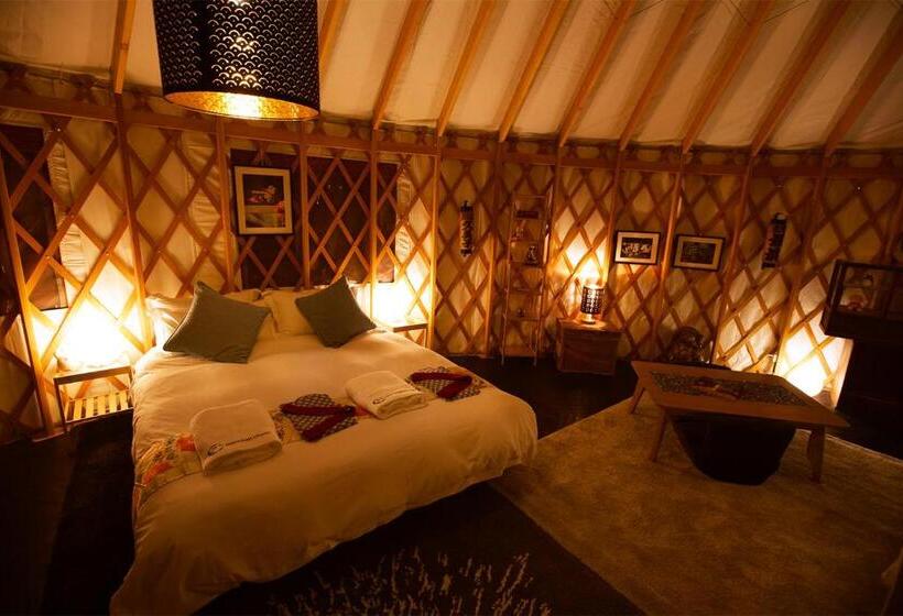 جناح مزود بجاكوزى, Snowball Chalet At Madarao Mountain