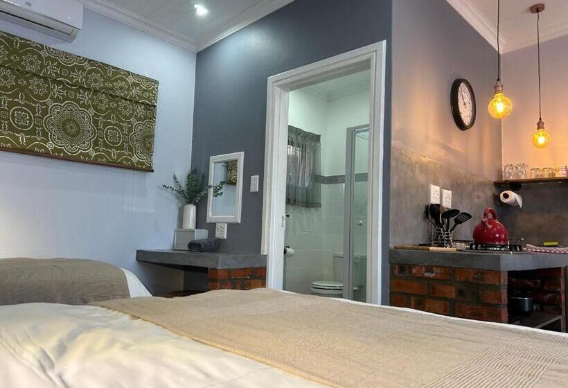 חדר משפחתי, Cherry Lane Guest House