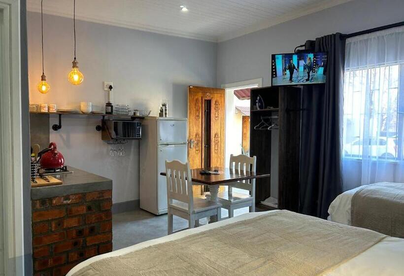 חדר משפחתי, Cherry Lane Guest House