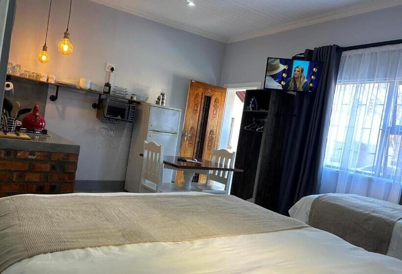 חדר משפחתי, Cherry Lane Guest House