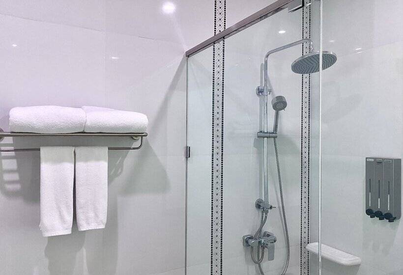 Habitación Superior Cama Queen, Banbua Grand Udon