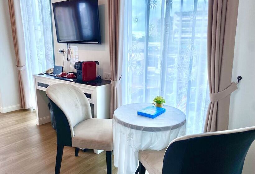 Habitación Superior Cama Queen, Banbua Grand Udon