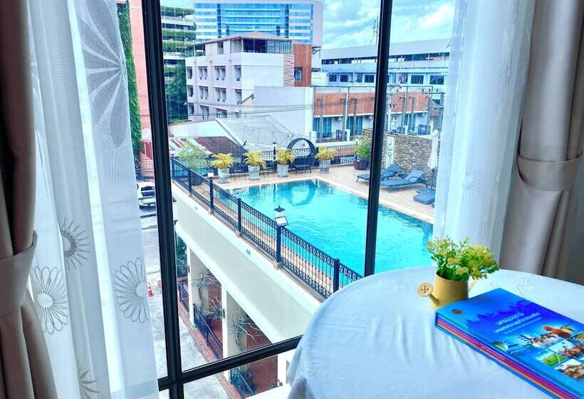 Habitación Superior Cama Queen, Banbua Grand Udon