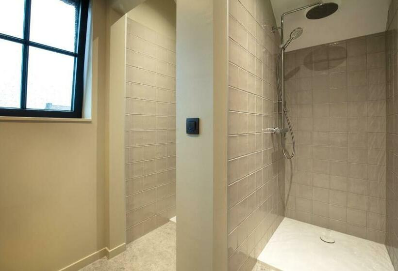 غرفة عائلية, Café Coureur Borgloon