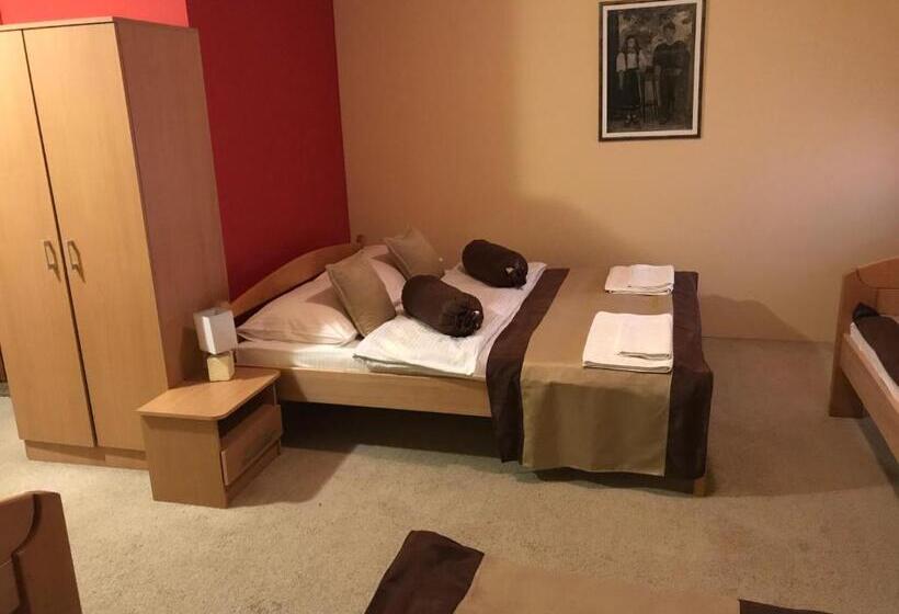 اتاق استاندارد سه نفره, Dva Goluba