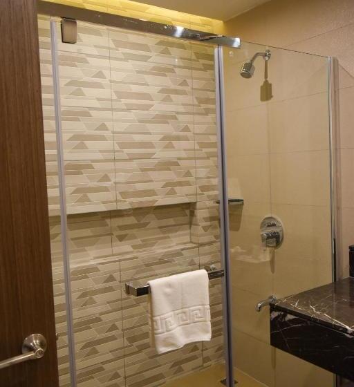 اتاق لوکس, Zuri