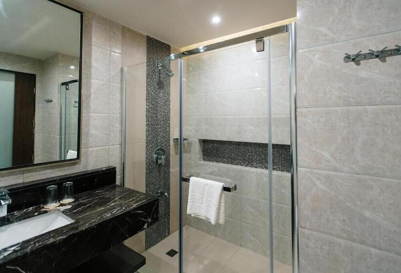 اتاق لوکس, Zuri