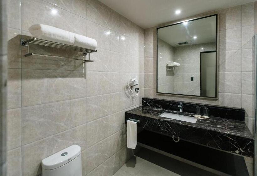 اتاق لوکس, Zuri