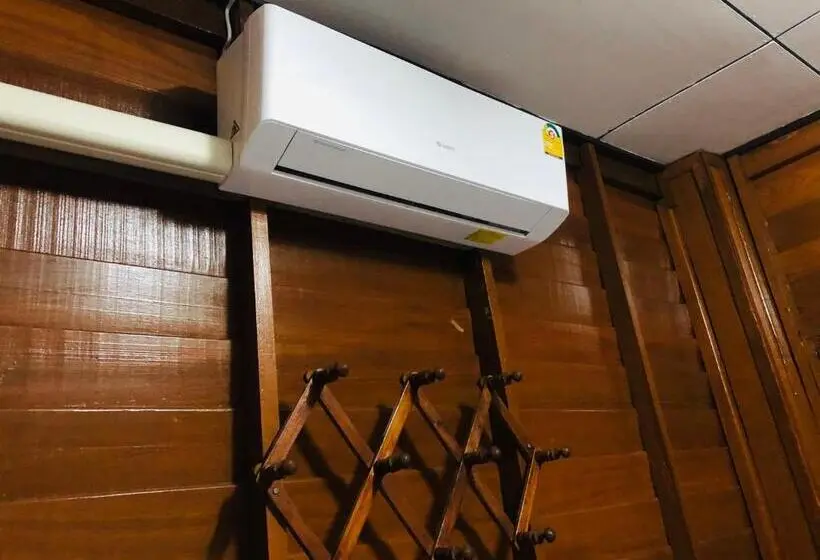 バス共有のスタンダードルーム, Banthai Guesthouse