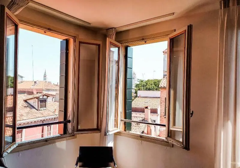 Deluxe-huone, Noblestay