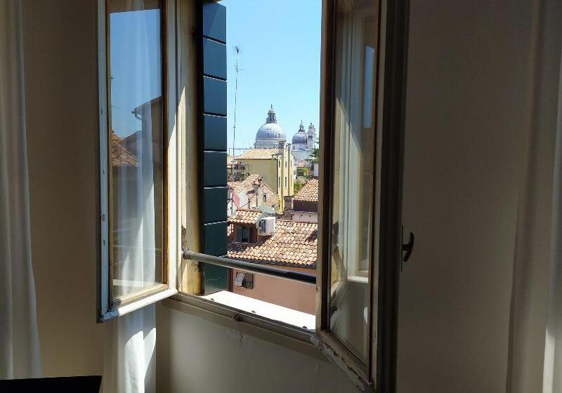 غرفة ديلوكس, Noblestay